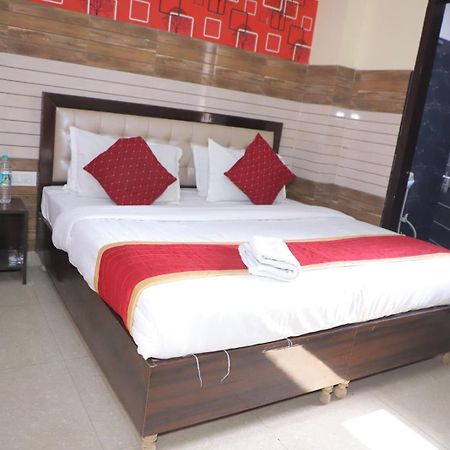 Hotel Aditya Residency Near Sector 63 Metro Station Нойда Екстер'єр фото