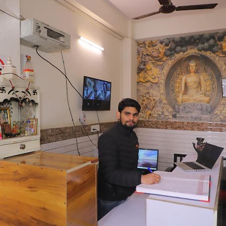 Hotel Aditya Residency Near Sector 63 Metro Station Нойда Екстер'єр фото