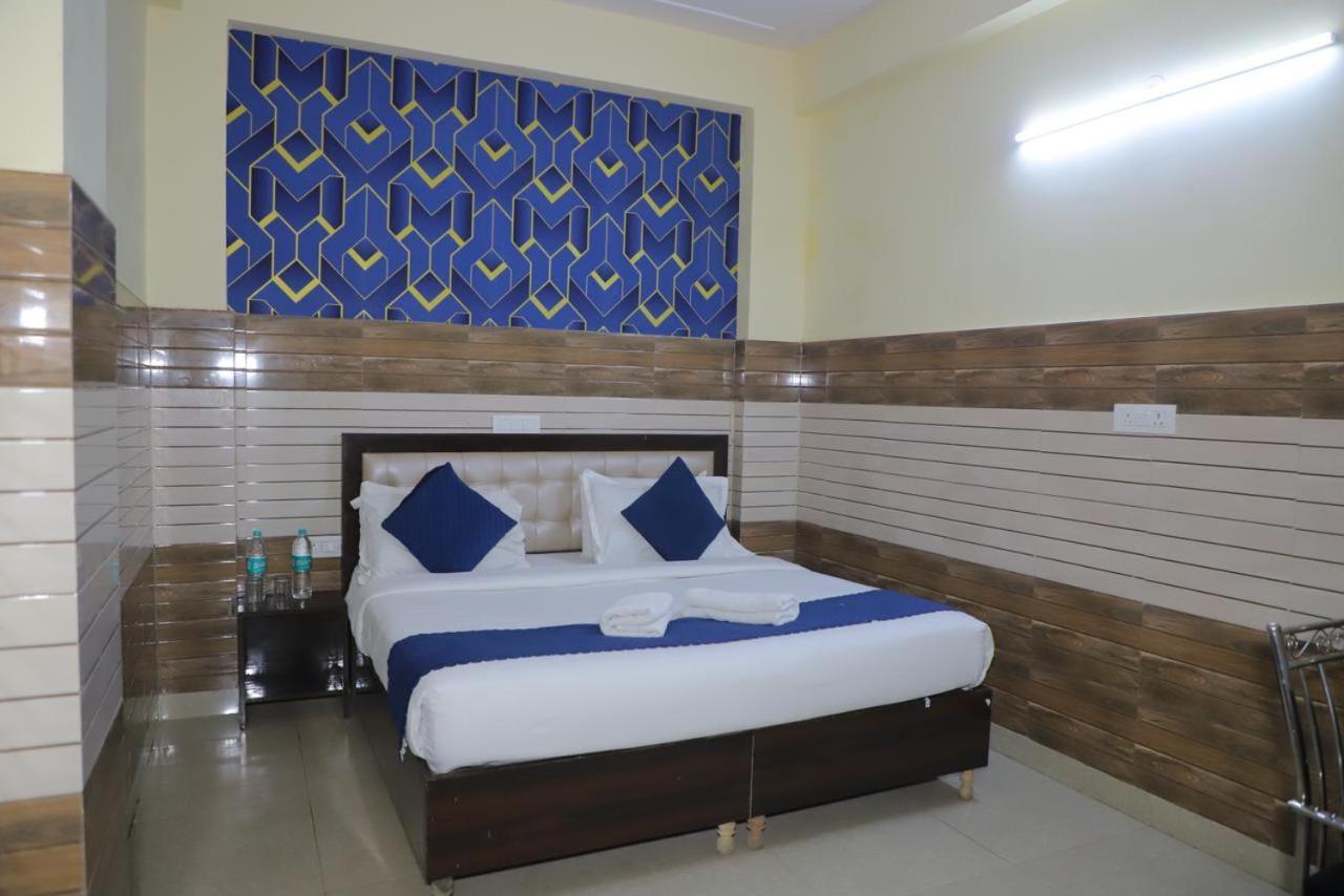 Hotel Aditya Residency Near Sector 63 Metro Station Нойда Екстер'єр фото