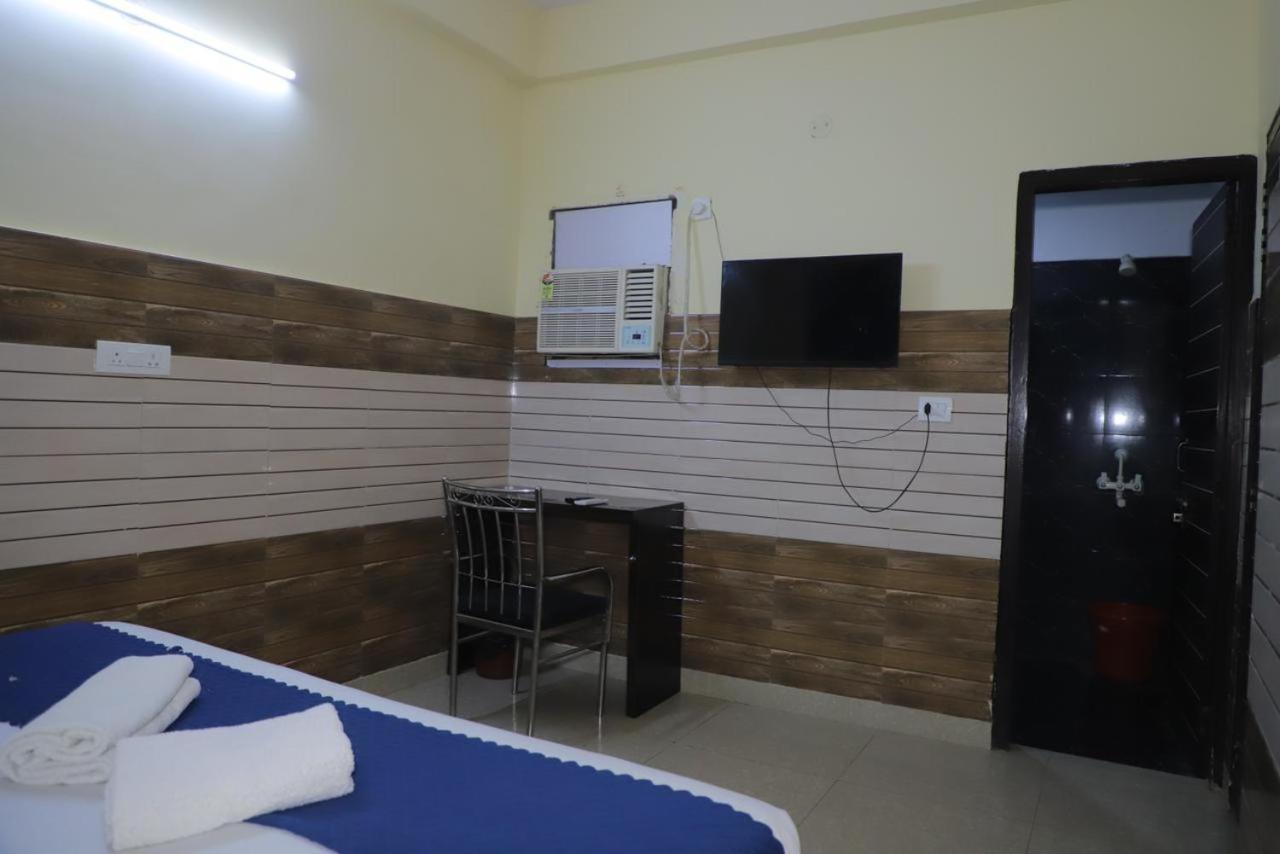 Hotel Aditya Residency Near Sector 63 Metro Station Нойда Екстер'єр фото