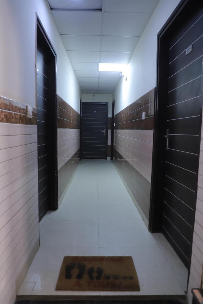 Hotel Aditya Residency Near Sector 63 Metro Station Нойда Екстер'єр фото