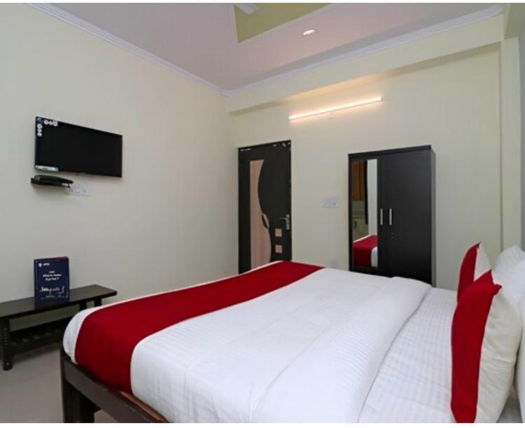 Hotel Aditya Residency Near Sector 63 Metro Station Нойда Екстер'єр фото