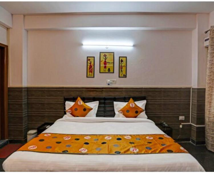 Hotel Aditya Residency Near Sector 63 Metro Station Нойда Екстер'єр фото